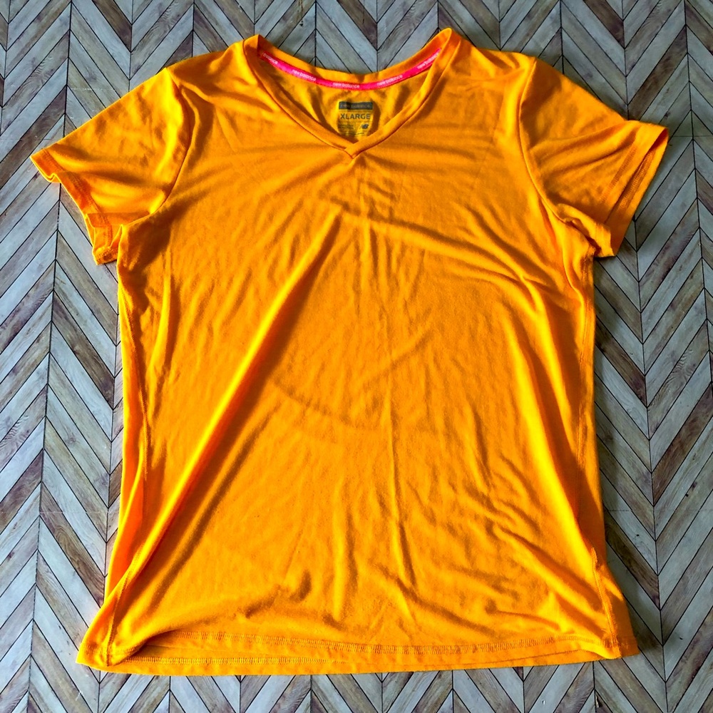 New Balance NB Women’s Performance V Neck Short Sleeve Tee. Orange Size XLarge